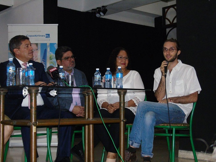 José López Cornejo, embajador de la República de Panamá en Cuba, Ricardo Aguilar director del filme Salsipuedes, Meredith Carley, actriz de Historias del Canal, Secretaria de la Unión de Artistas de Panamá y Christian Bradford, director del corto El viajero casero
