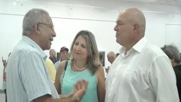 De izquierda a derecha Eduardo Torres Cuevas, director de la BNCJM; Kenelma Carvajal, viceministra de Cultura y Alex Castro 