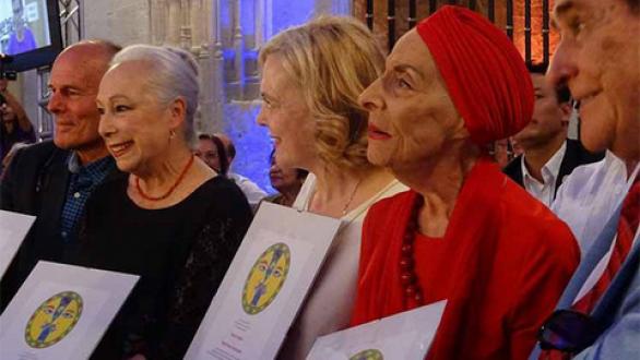 personas sostienen reconocimiento- alicia alonso entre ellos 