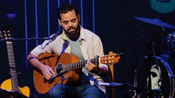 rey-montalvo-estrena-discurso-de-primavera