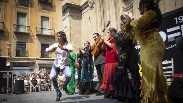 Actuación de la Zambra Cueva de la Rocío en el festival Milnoff de Granada. Foto Antonio L Juárez