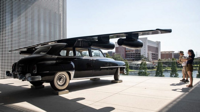 La escultura Hybrid of a Chrysler de Esterio Segura extiende su estancia en el Tampa Museum of Art hasta 2027