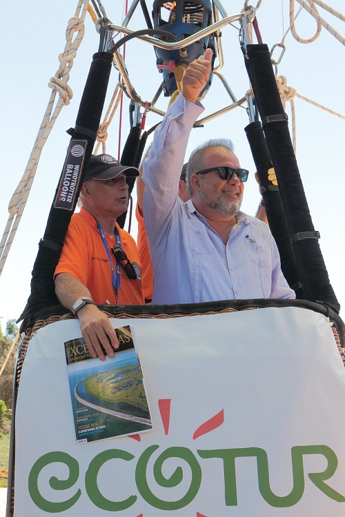 José Carlos de Santiago, Presidente del Grupo Excelencias junto a Manuel Marrero, ministro de turismo de Cuba