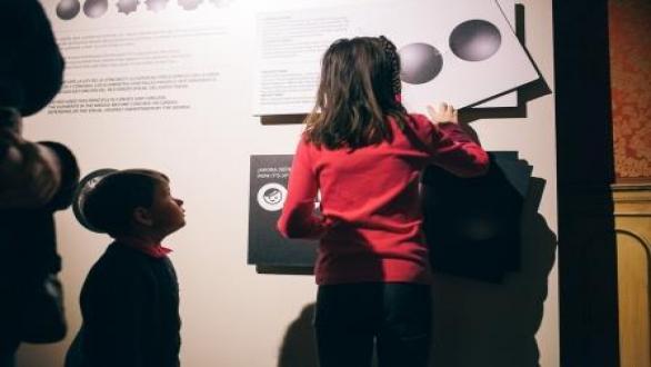 La exposición ofrece juegos dinámicos para hacer la obra accesible al público infantil. Foto. Jesús Varillas