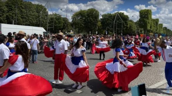 carnaval dominicano en París 