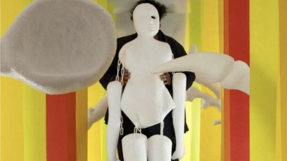 Naufus Ramírez-Figueroa, Ilusión de Materia, 2015. Vídeo HD, color, sonido, 4' 48''. Como parte de BMW Tate Live: Performance Room, Tate Modern. © Naufus Ramírez-Figueroa / Foto ©Tate (Brotherton Lock) 2018