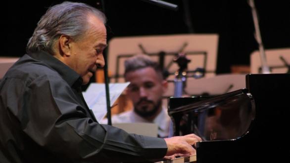 Frank Fern{andez en concierto en Fiesta Iberoamericana 