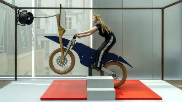 Vista de la instalación de la exposición ‘Gold Rush’ de Lafayette Anticipations. © Marc Domage.