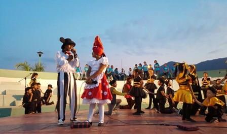 La Colmenita in El Salvador Keeps Performing for Children