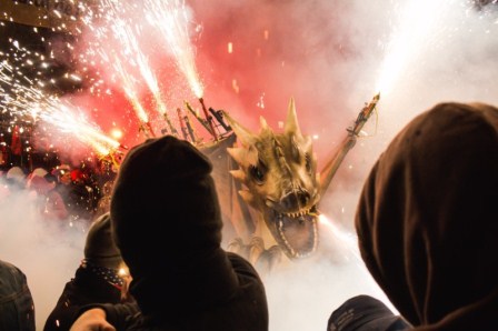 Una foto sobre los ‘correfocs’, ganadora del concurso de fotografía Palma365