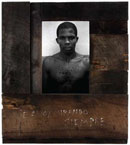 Te estoy mirando siempre, 2005 From the series Alegría de vivir
Light box: wood and B&W photo (digital printing)The artist’s collection