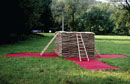 Pedro Déniz (España)
Trincheras del pensamiento, 2003-2009 / Instalación
300 sacos, alfombras, escaleras
800 x 800 x 200 cm
/ Installation / 300 sacks, carpets, ladders