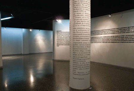 Trastornos del lenguaje, 2009
Texto de vinil sobre pared / Vinyl text on wall / Dimensiones variables Varied sizes Trastornos del lenguaje, 2009
Texto de vinil sobre pared / Vinyl text on wall / Dimensiones variables Varied sizes