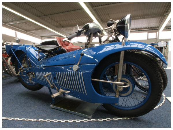 Motocicleta Majestic