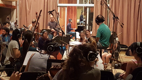 músicos en estudio de grabación 