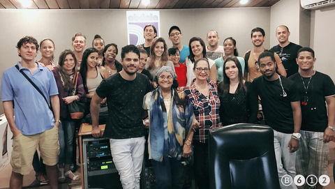 músicos tras grabación 