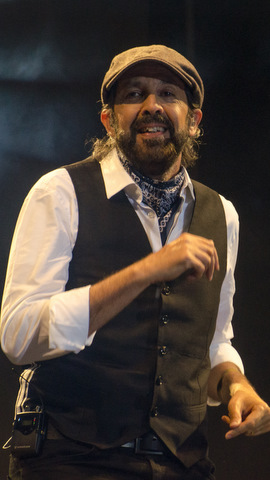 Hombre bailando- Juan Luis Guerra en Buenos Aires