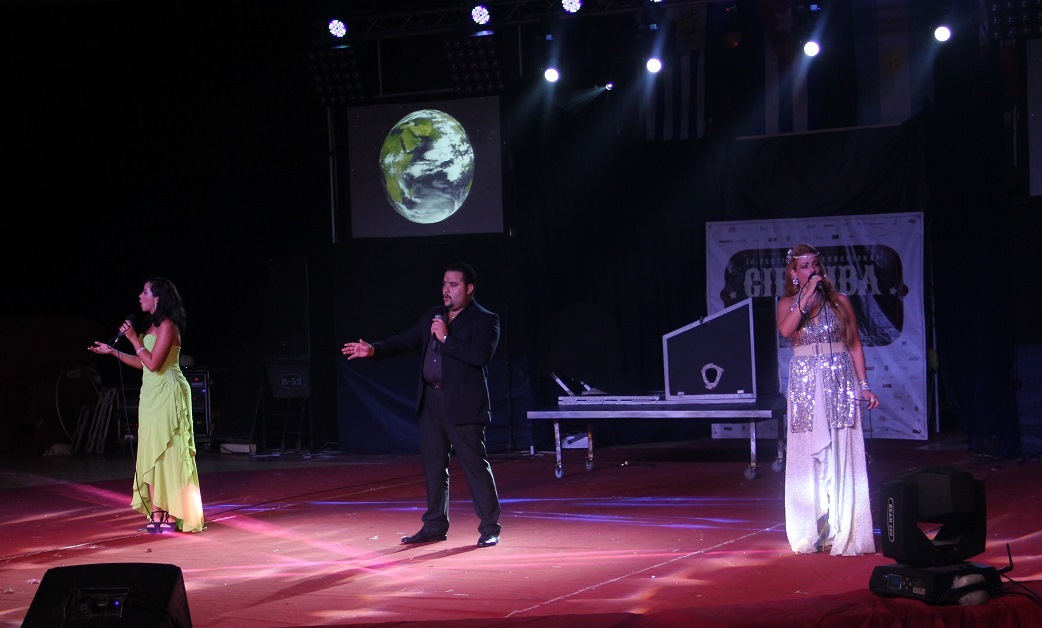 Cantantes en escena