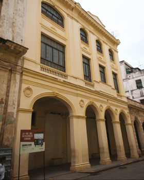 Edificación donde radica la compañía Lizt Alfonso