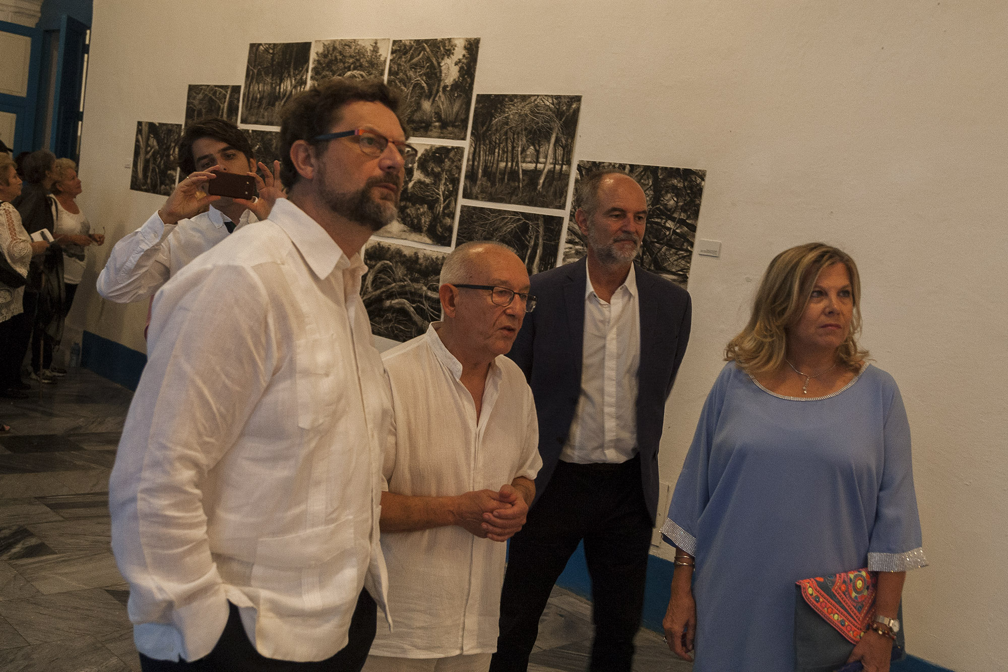 invitados a la exposición con el artista 