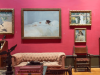 Sala de exposición con pinturas de Joaquín Sorolla y mobiliario histórico